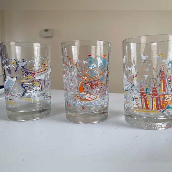 3 Disney World McDonalds 25th Anniversary Glasses 
Hollywood & Vine Epcot Goofy - Picture 2 of 4